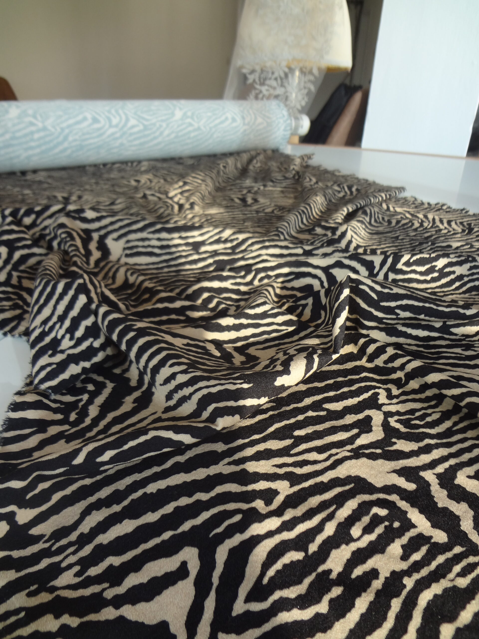 Likralı Jarse Örme Kumaş-Zebra Desen Baskılı - Görsel 3